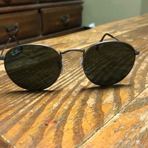 Ray bans!!! Perfect condition
